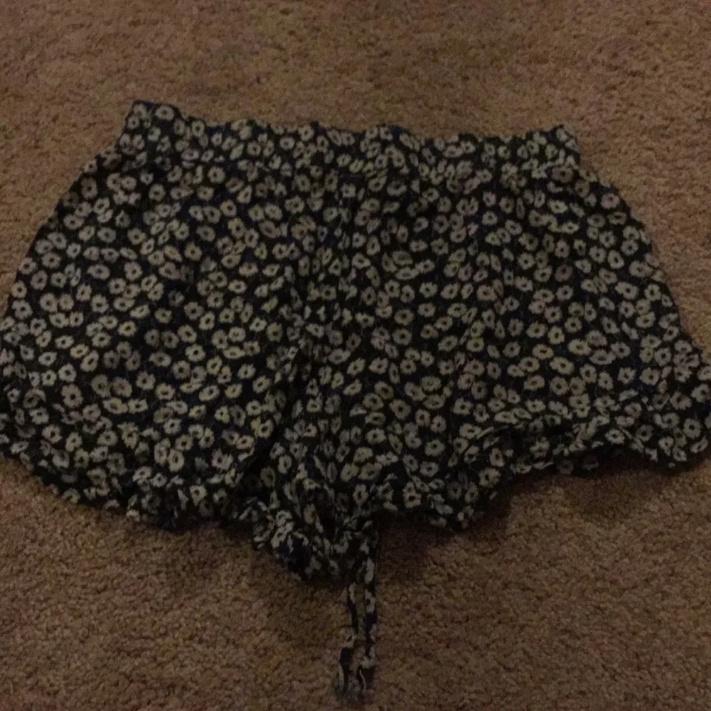 floral flowly shorts